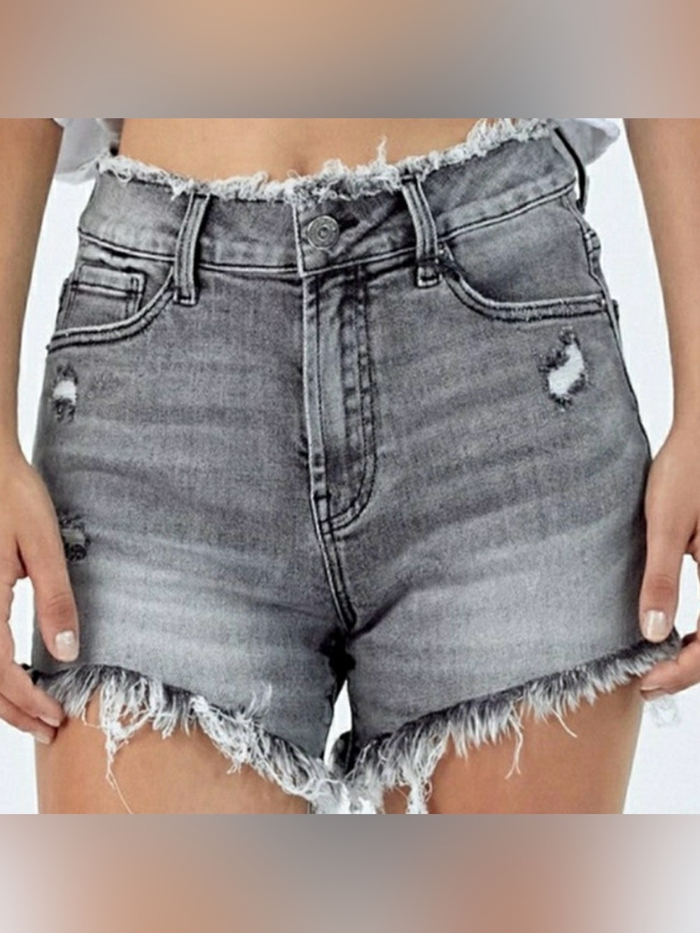 RISEN FRAYED WAIST & HEM SHORTS